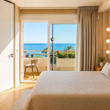 Elegant Beachfront Апартаменти